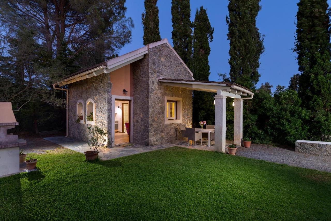 Petrinos Cottage Dafnila Zewnętrze zdjęcie