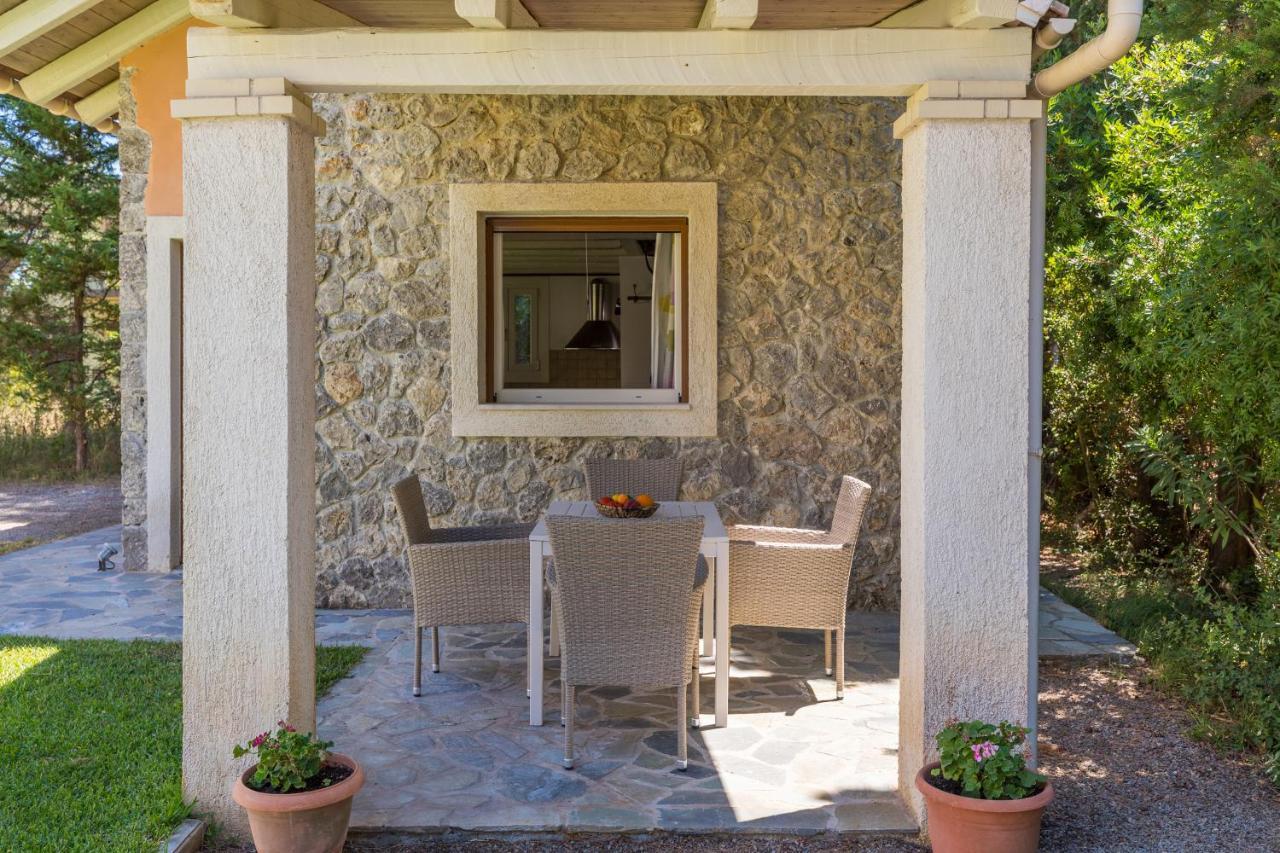 Petrinos Cottage Dafnila Zewnętrze zdjęcie